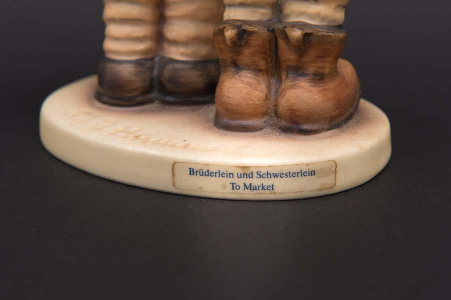 ゲーベル フンメル人形 『To Market（市場に）』