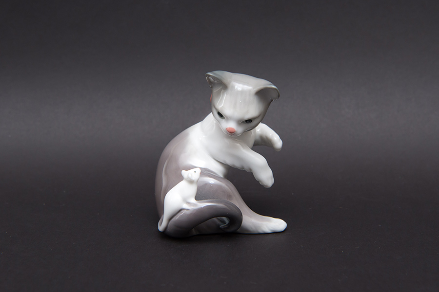 フィギュリン 『Cat and mouse（驚いた仔猫ちゃん）』
