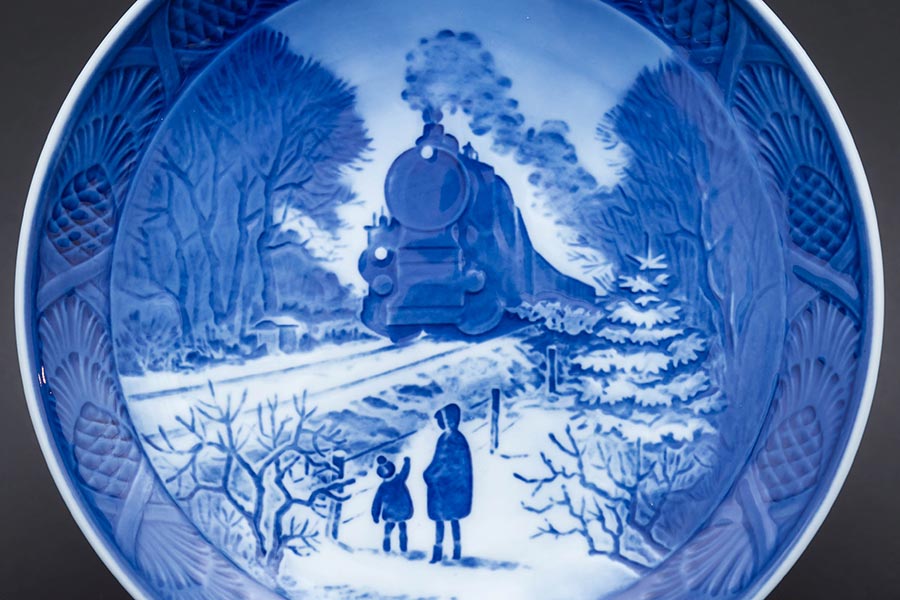 ロイヤル・コペンハーゲン イヤープレート（1973年）『Going Home For Christmas（クリスマスの帰省）』