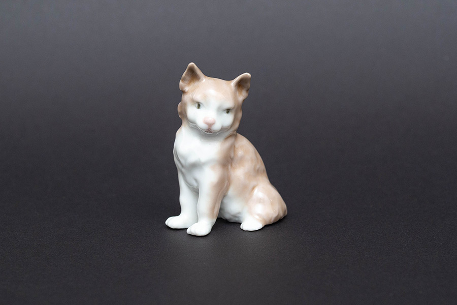 リヤドロ フィギュリン お座りした犬