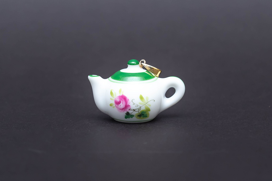 ヘレンド ウィーンの薔薇 ティーポット型ペンダントトップ