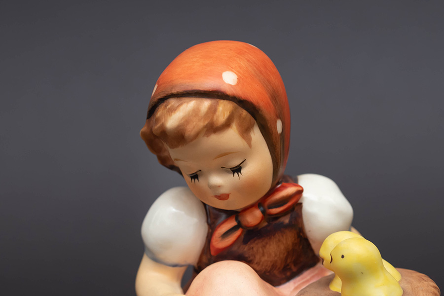 ゲーベル フンメル人形 『Chick Girl(ひよこと女の子)』