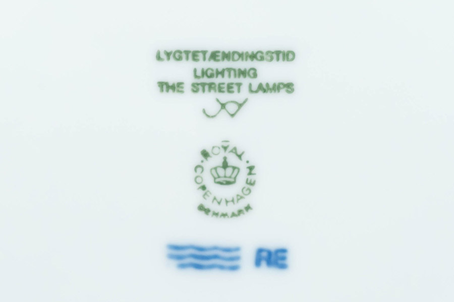 ロイヤル・コペンハーゲン イヤープレート（1996年）『Lighting the Street Lamps（街灯をともす頃）』