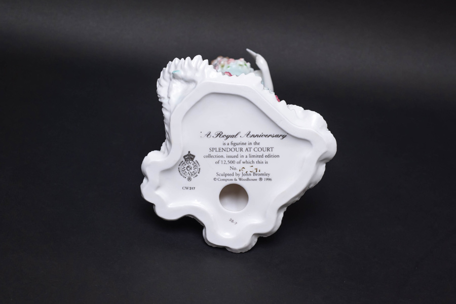 ロイヤル・ウースター フィギュリン SPLENDOUR AT COURT「A Royal Anniversary」(12,500体限定)