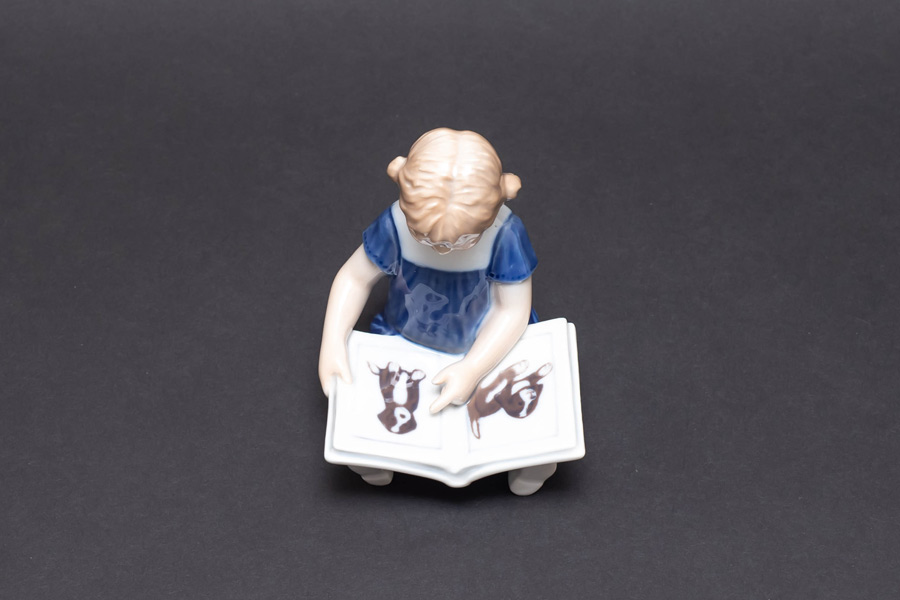 ロイヤル・コペンハーゲン フィギュリン 読書する少女（エルサ）
