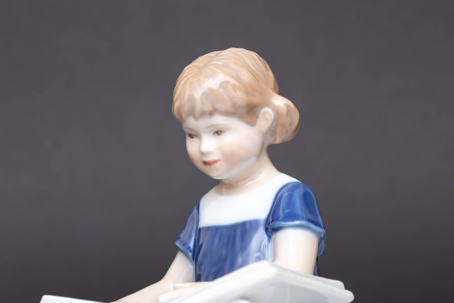 ロイヤル・コペンハーゲン フィギュリン 読書する少女（エルサ）