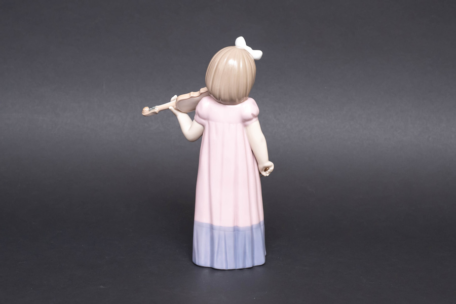 NAO フィギュリン『バイオリンの少女』