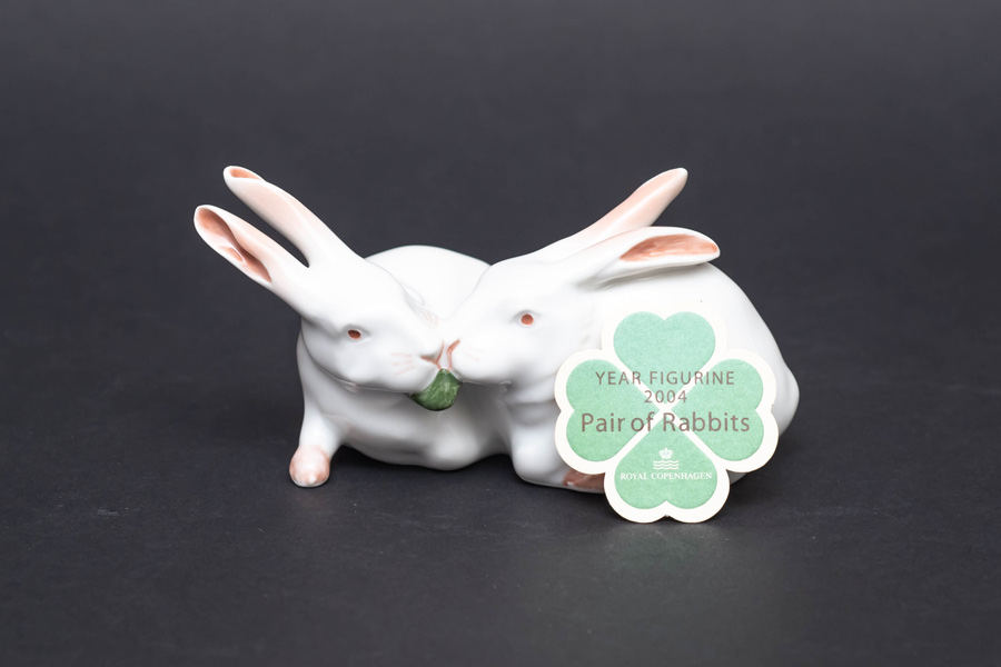 ロイヤル・コペンハーゲン イヤーフィギュリン(2004年)「Pair of Rabbits(ウサギのペア)」