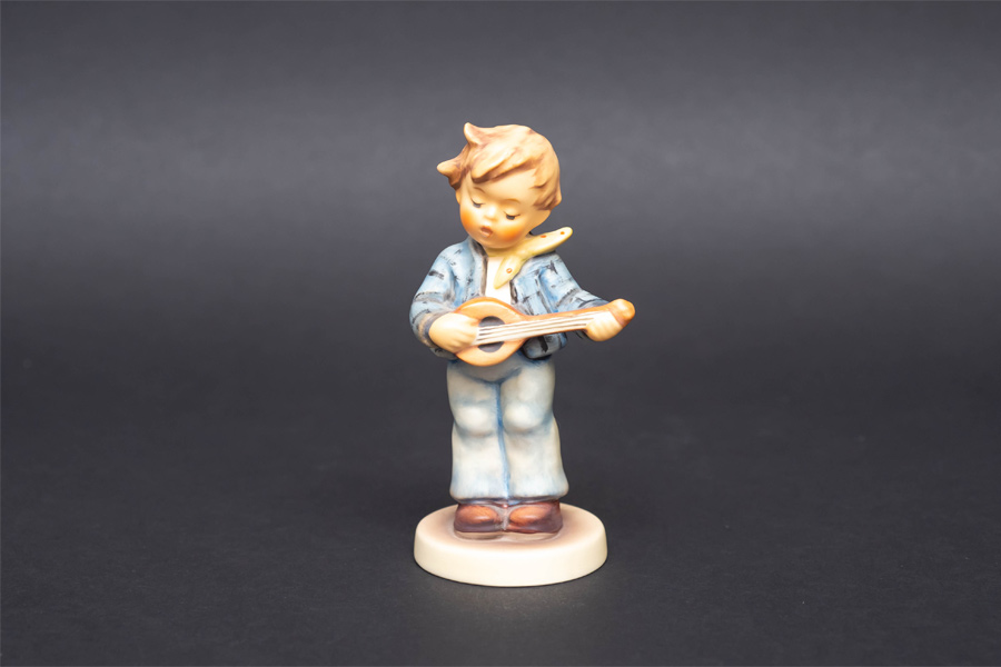 ゲーベル フンメル人形『Little Troubadour(小さな歌手)』
