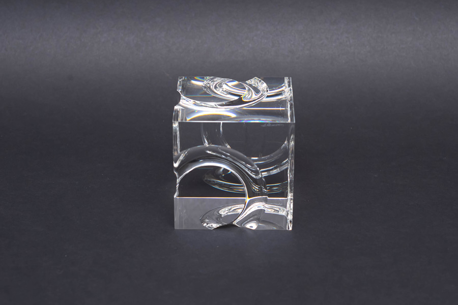 スチューベン キューブ型オブジェ