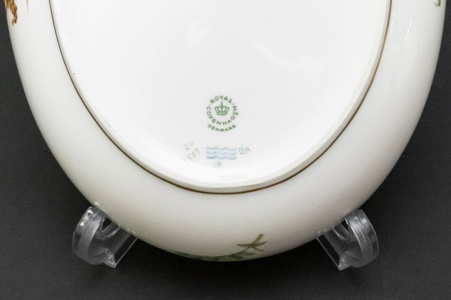 ロイヤル・コペンハーゲン フローラダニカ 28cmオーバルボウル（Phaca alpina Müll）
