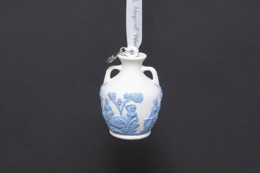 ウェッジウッド クリスマスオーナメント(260周年記念) 『PORT VASE(ポートランドの壺)』